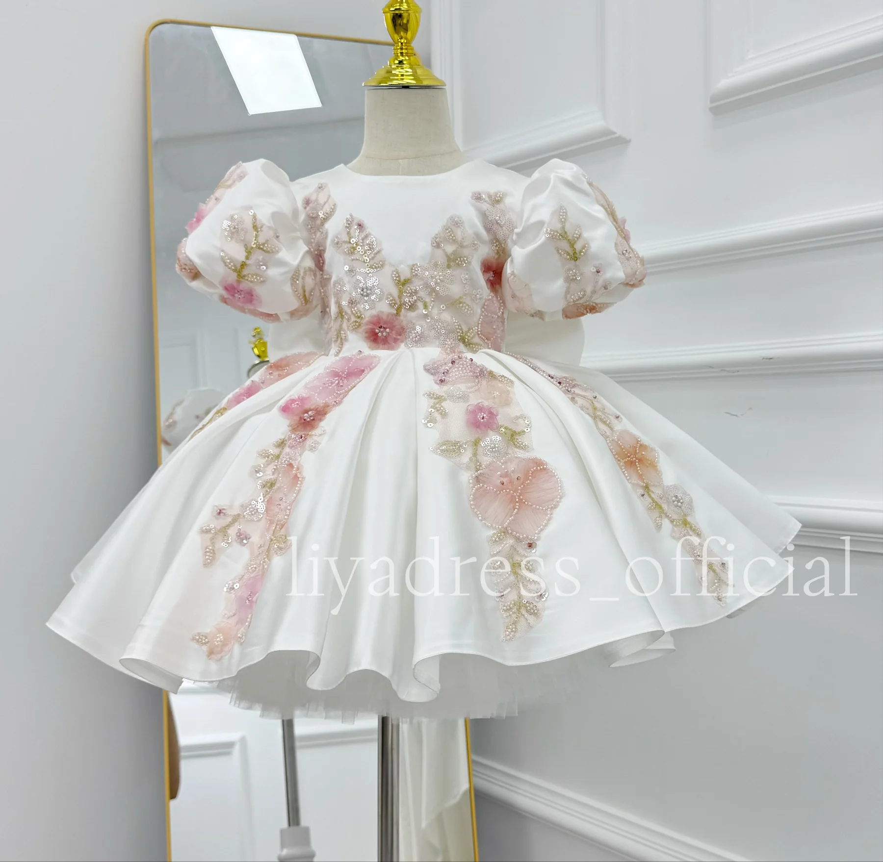 White Floral Dress: The Perfect Blend of Elegance and Sweetness for Every Special Moment